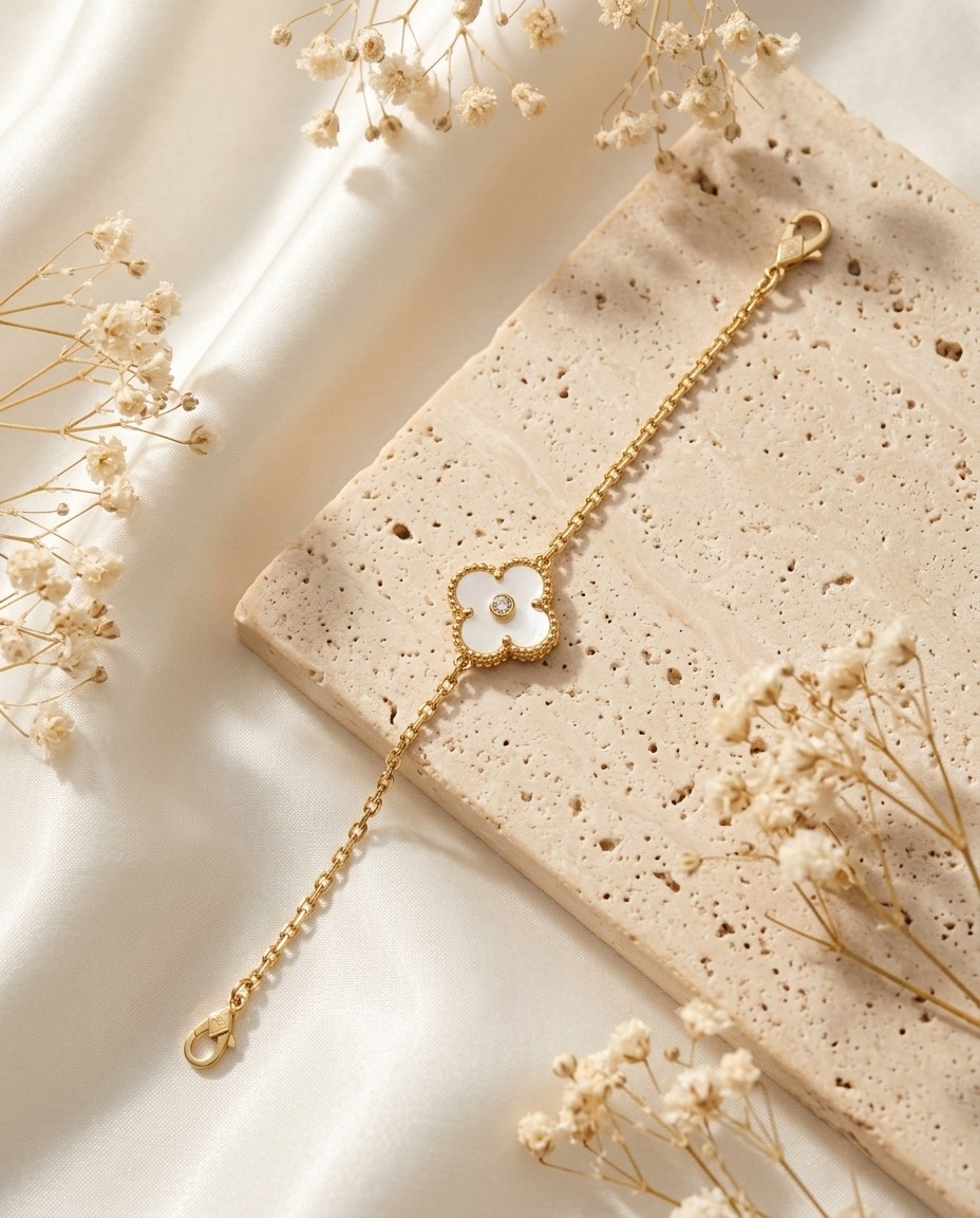 Mother-of-Pearl Clover Bracelet